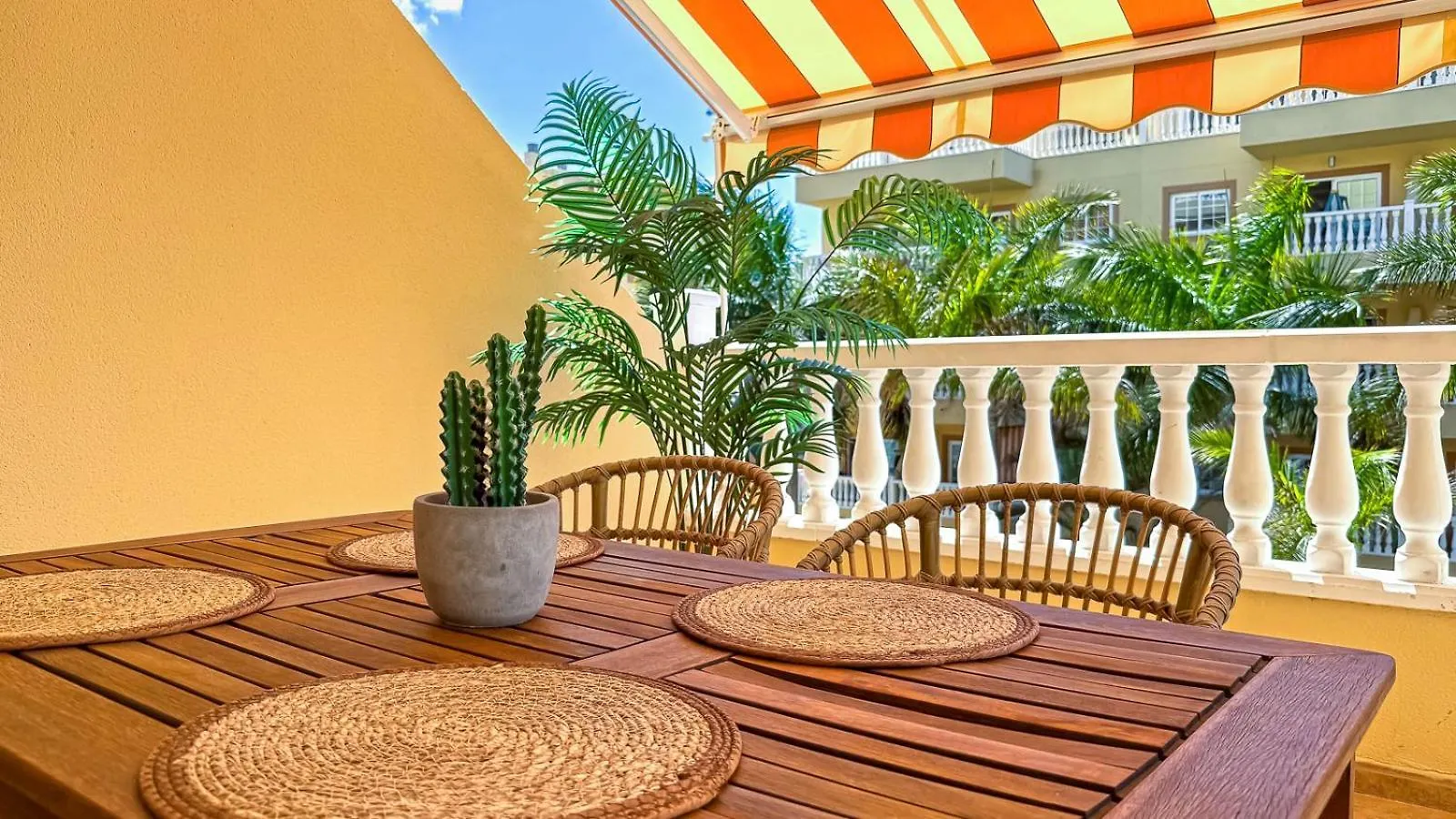 Primavera Apartment With Heated Pool パルム・マール