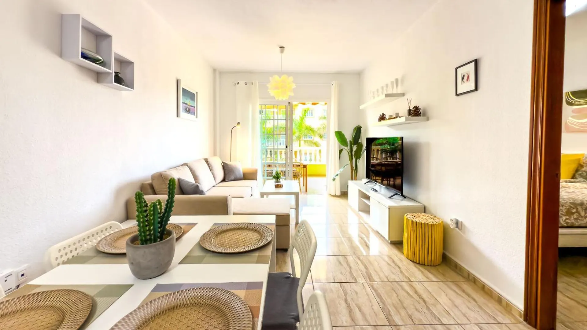 Primavera Apartment With Heated Pool パルム・マール