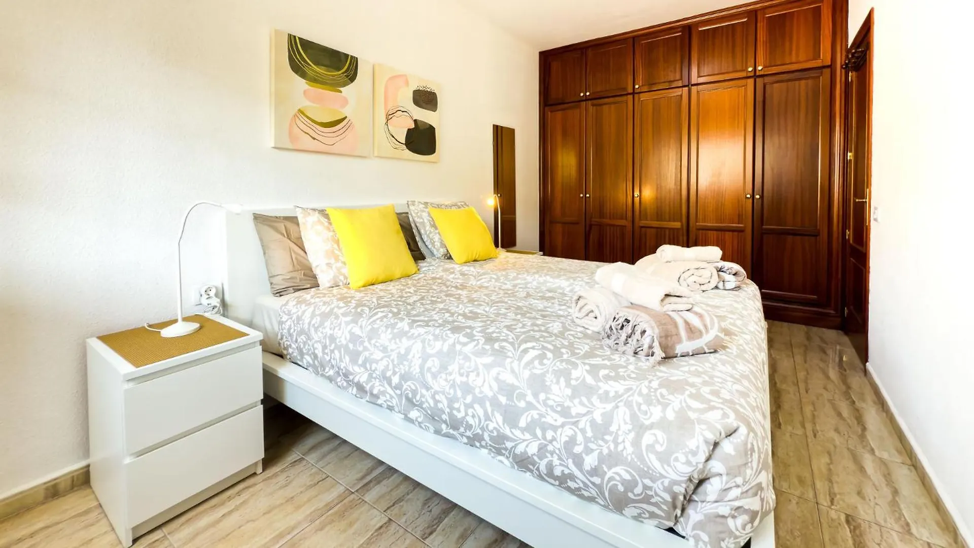 Primavera Apartment With Heated Pool パルム・マール